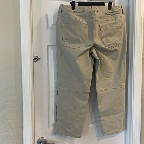 Lululemon ABC Relaxed-Fit Crop Pant *Utilitech
Raw Linen Size 34 - Picture 10 of 10